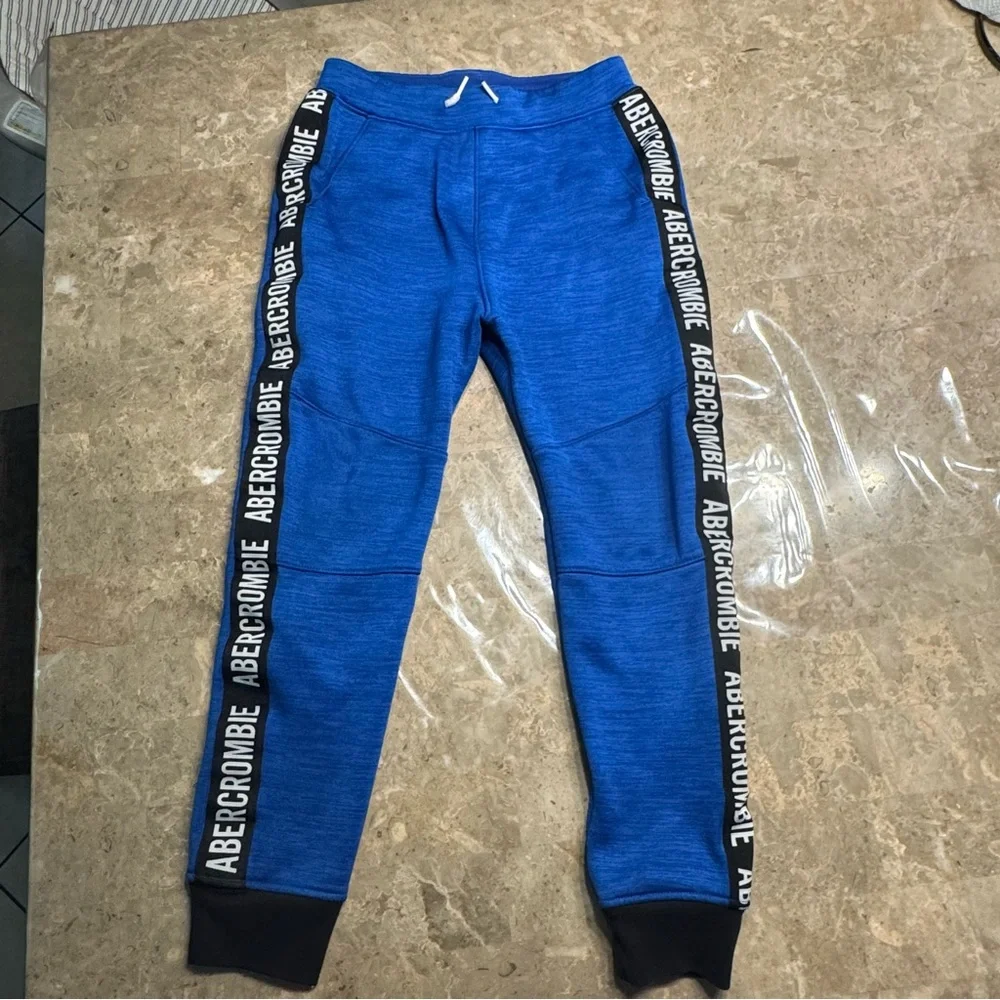 Abercrombie kids boys blue jogger sweatpants 
Like new condition 
Size 11/12 - Picture 4 of 6